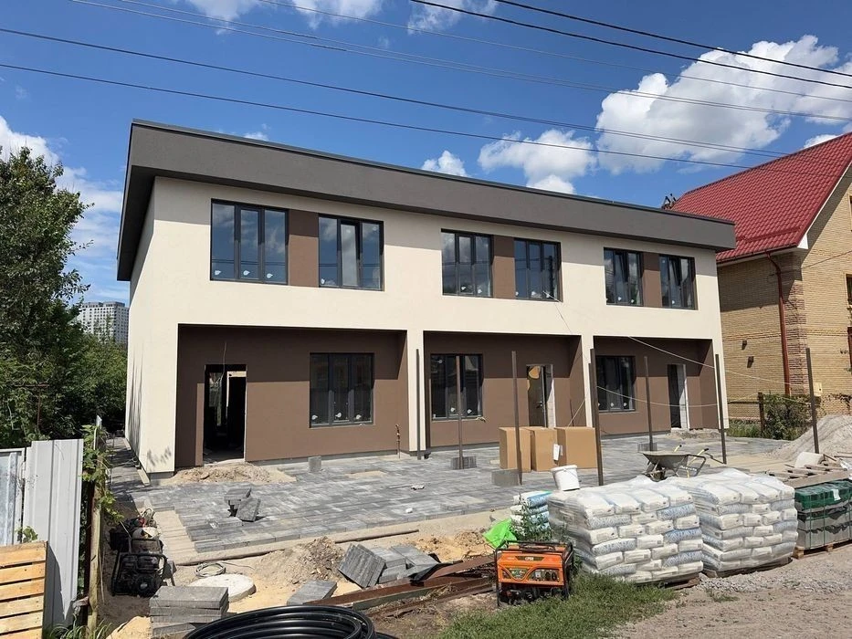 Таунхаус з чорновою обробкою 115 м² та 2 сотки (від забудовн