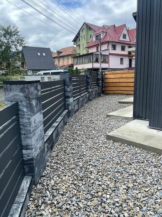 Продаж котеджу (1/2 будинку) в самому центрі Яремче, 90 кв.