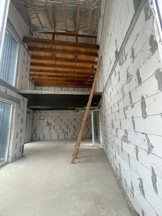 Продаж котеджу (1/2 будинку) в самому центрі Яремче, 90 кв.