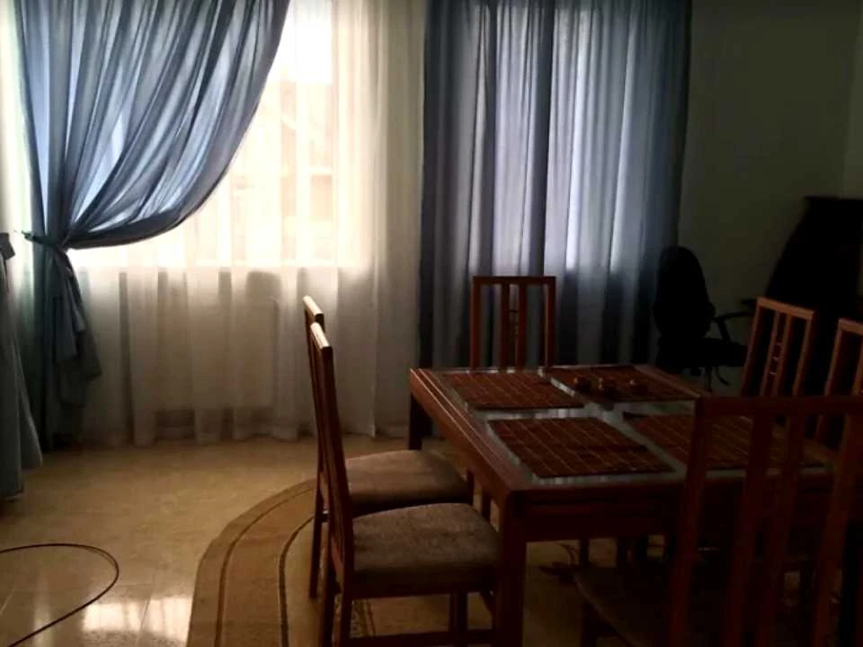 Будинок. Київ, Варвари Маслюченко вул.