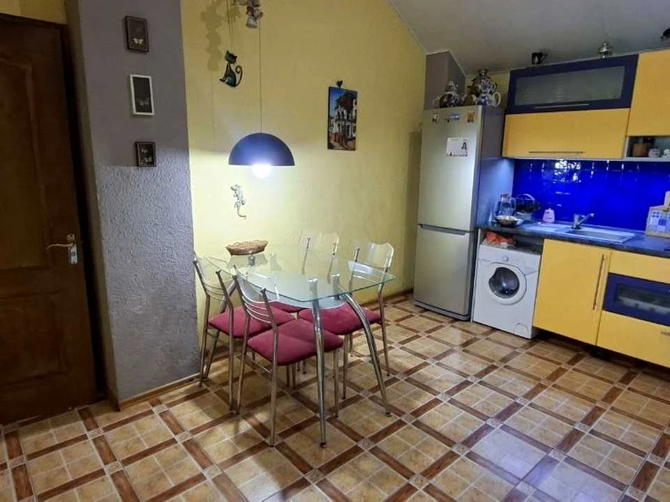Будинок. Київ, 3-тя Садова вул.