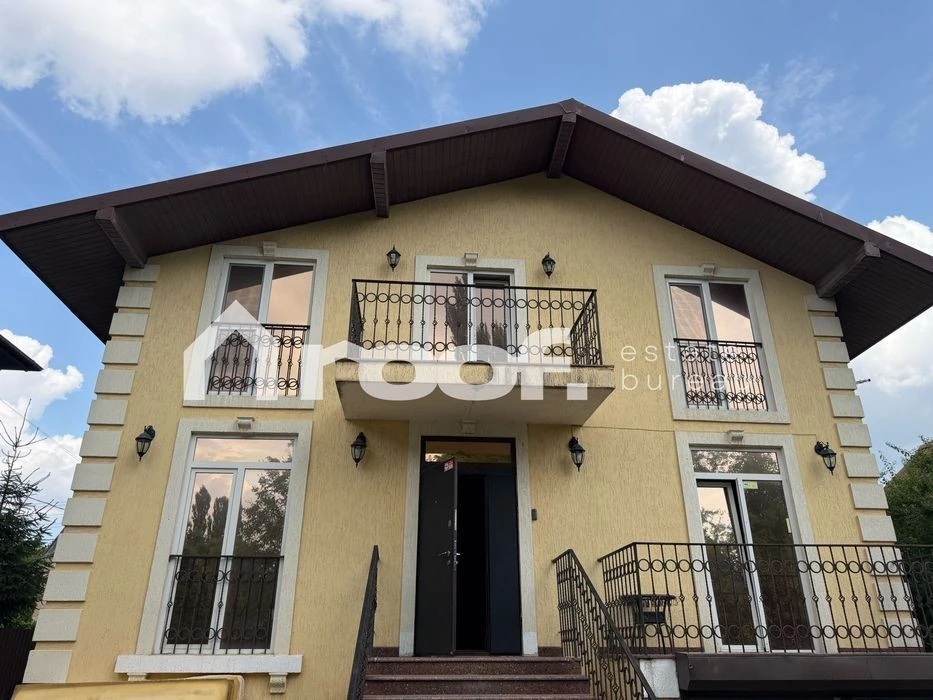 Без % продаж будинку 267м2 6 кімнат, 3 поверхи, басейн, саун