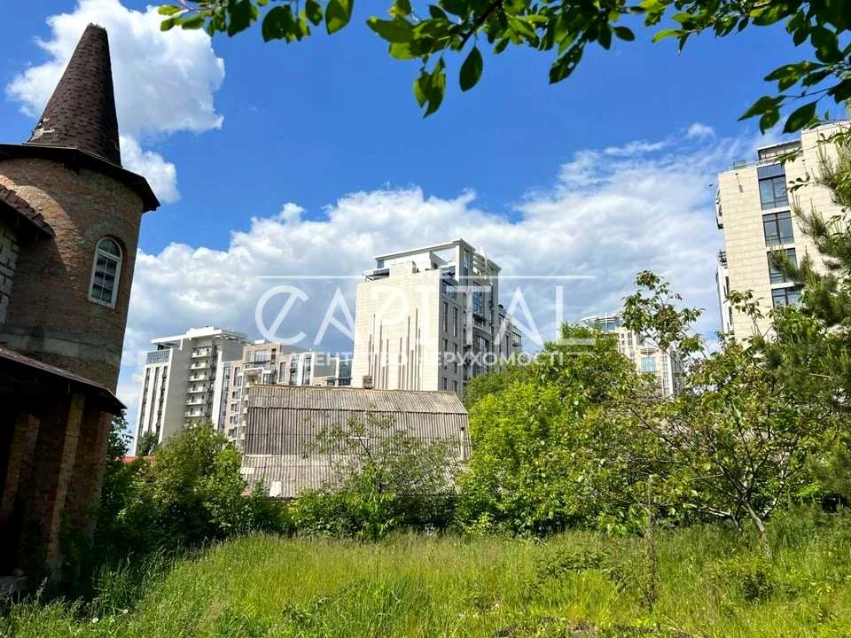 Будинок. Київ, Саперне Поле вул.