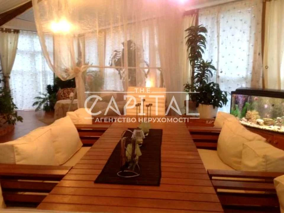 Будинок. Київ, Саперне Поле вул.
