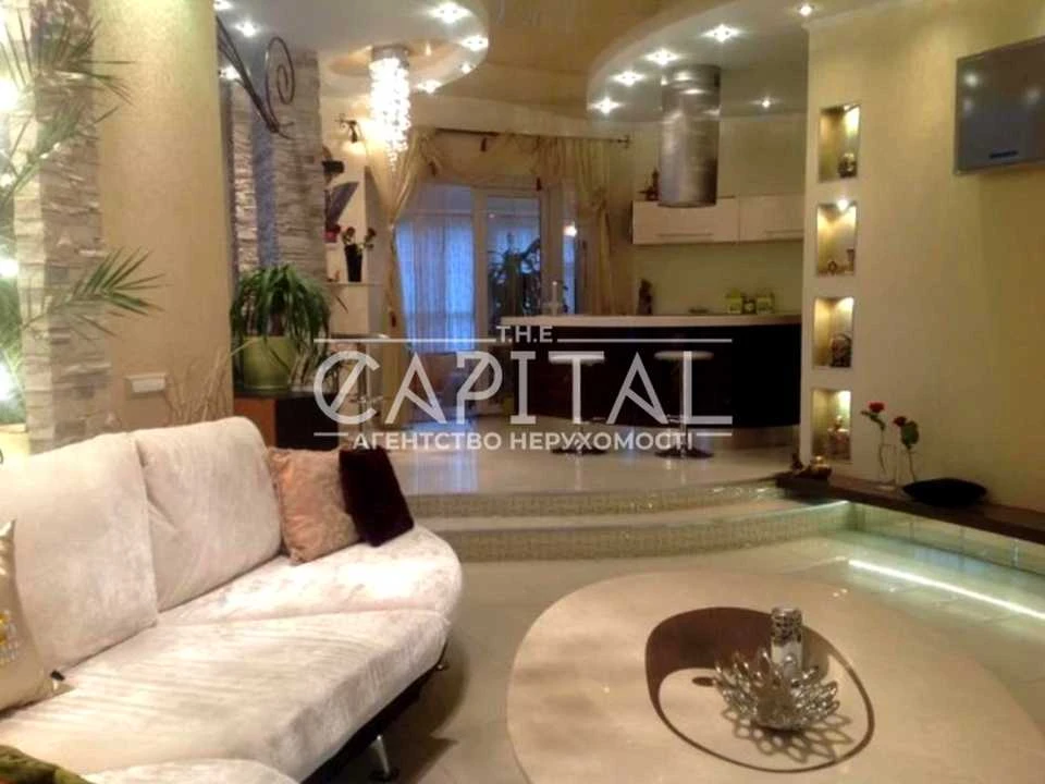 Будинок. Київ, Саперне Поле вул.