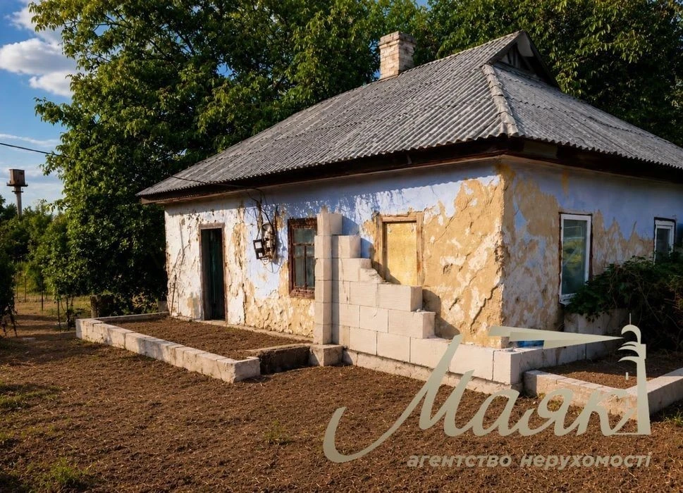 Продаж будинку із земельною ділянкою та власним виходом до в