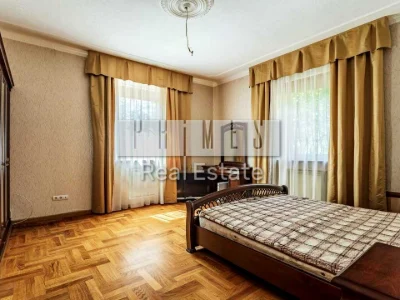 Будинок. Київ, 7-ма лінія вул.