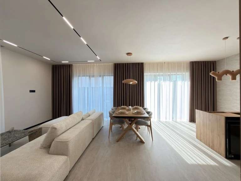 Сучасний будинок 180 м² з ремонтом, меблями та технікою | Га