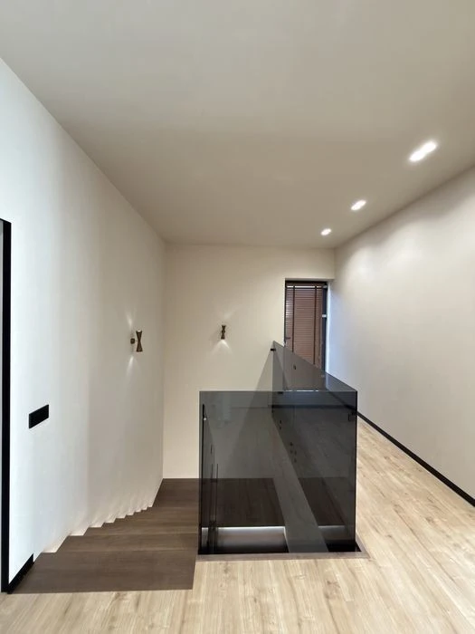 Сучасний будинок 180 м² з ремонтом, меблями та технікою | Га