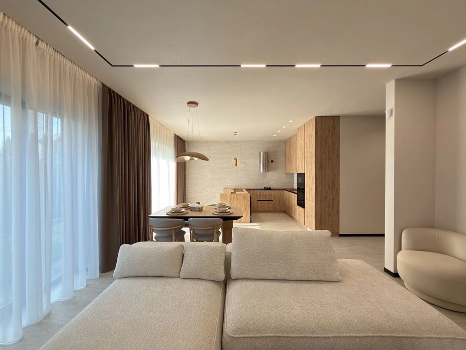 Сучасний будинок 180 м² з ремонтом, меблями та технікою | Га
