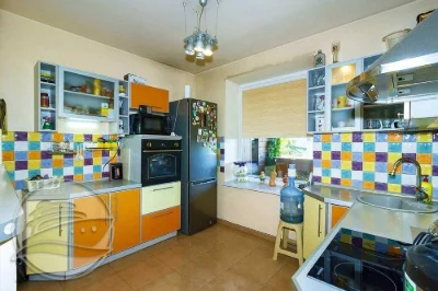 Осокорки ! Перша лінія Дніпра. 3,5 км., від метро Славутич.