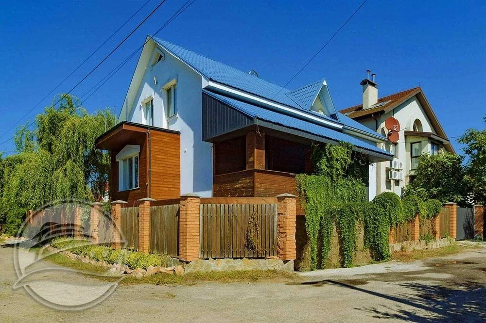 Осокорки ! Перша лінія Дніпра. 3,5 км., від метро Славутич.