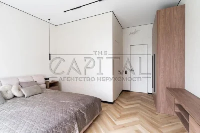 Продаж будинку ремонт 15 хв до метро в закритому КМ