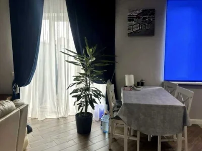 Будинок. Київ, Орхідейна