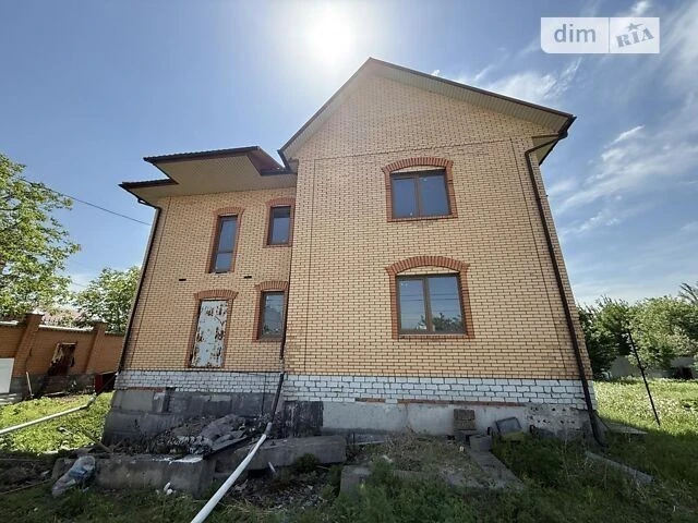 Просторий двоповерховий будинок у Києві - чудовий варіант дл