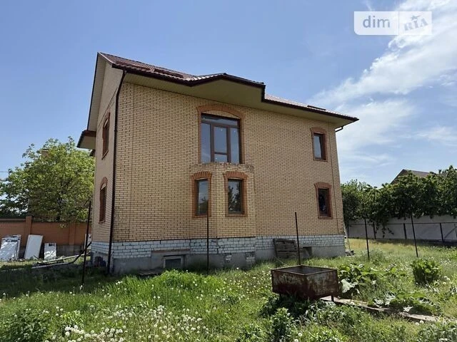 Просторий двоповерховий будинок у Києві - чудовий варіант дл