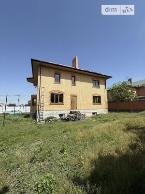 Просторий двоповерховий будинок у Києві - чудовий варіант дл