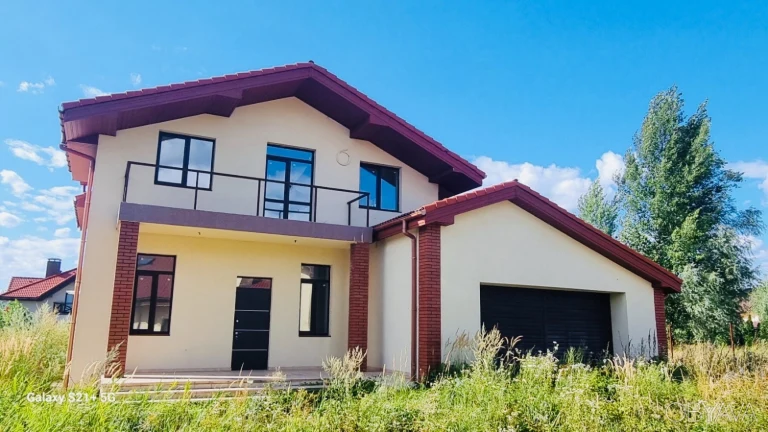 Продам 2 єт.дом 250 кв.м. в КГ Севериновка,Житомирское напра