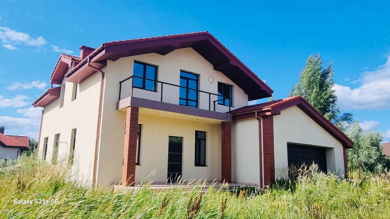 Продам 2 єт.дом 250 кв.м. в КГ Севериновка,Житомирское напра