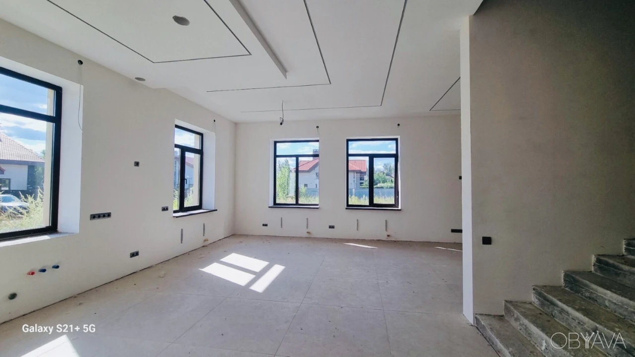 Продам 2 єт.дом 250 кв.м. в КГ Севериновка,Житомирское напра