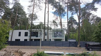 Продаж готового таунхауса в закритому котеджному містечку |