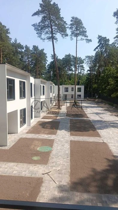 Продаж готового таунхауса в закритому котеджному містечку |