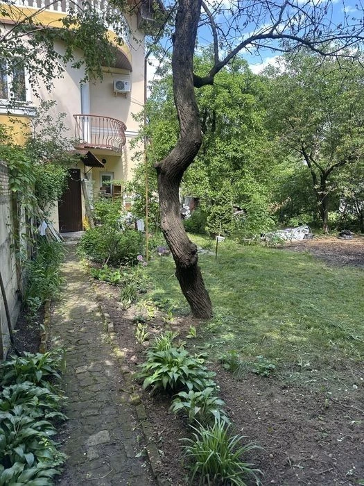 Продаж (продажа) дуплекс, 4 сотки землі, 1/2 будинок (дом) -