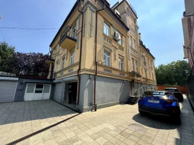 Будинок. Київ, Князя Володимира Мономаха вул. (Отто Шмідта)