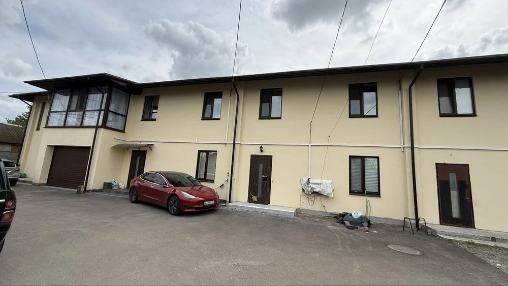 Продам таунхаус від власника на осокорках з ремонтом та мебл
