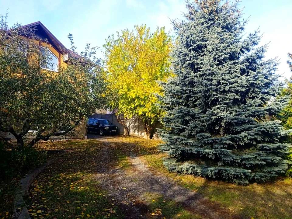 Будинок. Київ, Павла Грабовського вул.