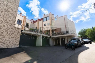 Продаж таунхаусу 188м, з укриттям, гараж, Деміївська, Голосі