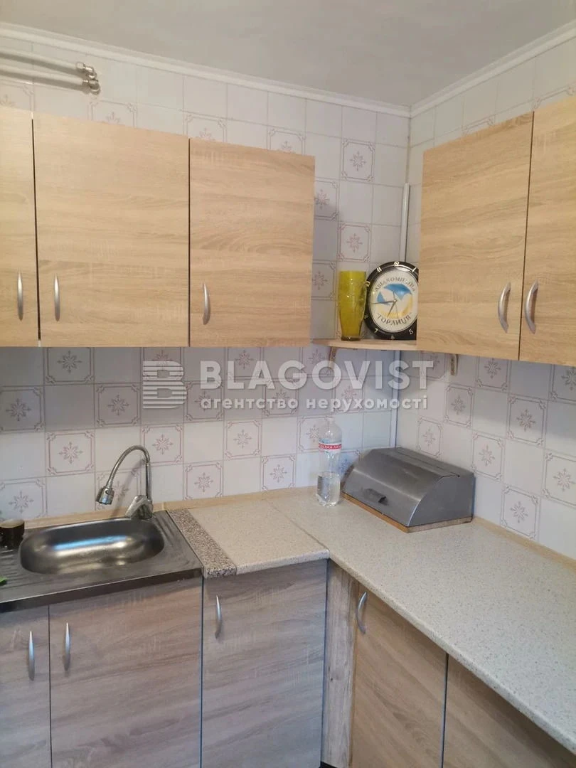 Продаж будинку вул. Дібровна 8 в Києві / W-7440776