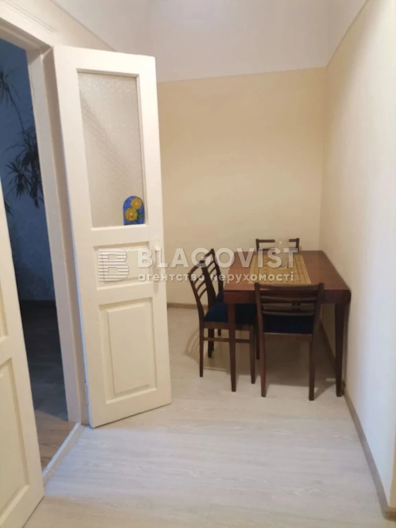 Продаж будинку вул. Дібровна 8 в Києві / W-7440776