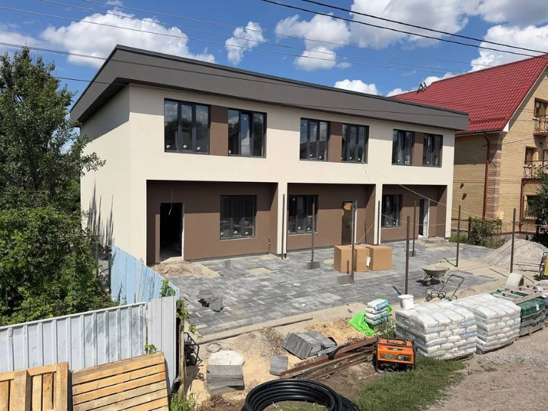 Таунхаус з чорновою обробкою 115 м² та 2 сотки (від забудовн