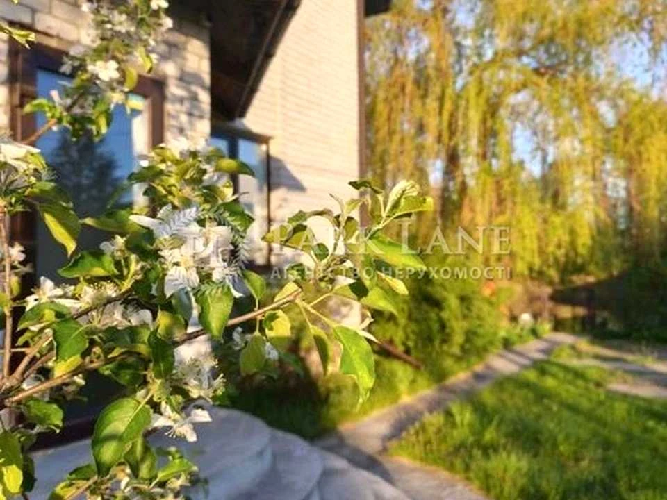 Будинок. Київ, Трояндова вул.