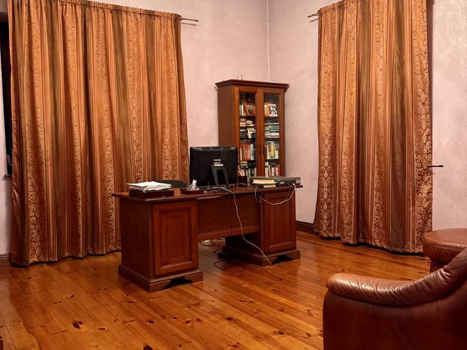 Будинок. Київ, Стара Поляна вул.