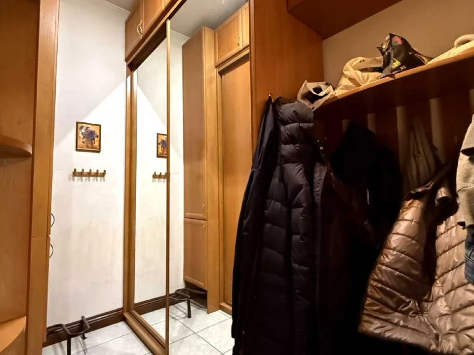 Будинок. Київ, Стара Поляна вул.