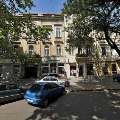 Продам 3-комнатную квартиру в историческом центре Одессы.