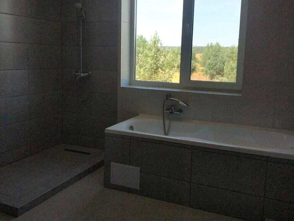 Будинок. Київ, сонячна