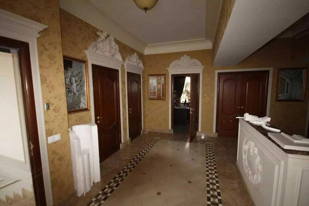 Продам 3-поверховий будинок з унікальним ремонтом, вул. Садо