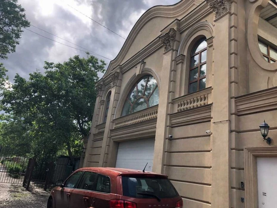 Продам 3-поверховий будинок з унікальним ремонтом, вул. Садо