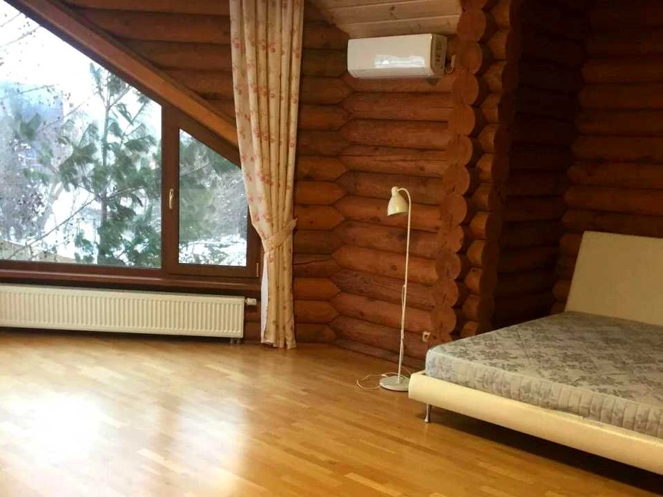 Будинок. Київ, Центральна вул.