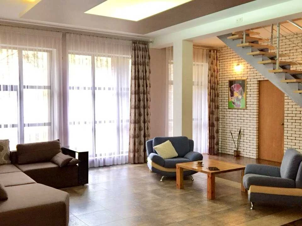 Будинок. Київ, Радистів пров.