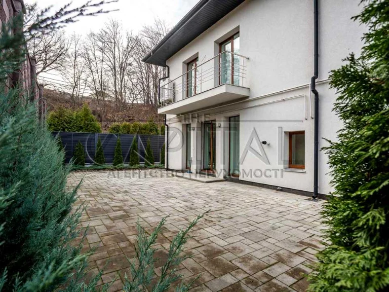 Будинок. Київ, Богатирська вул.