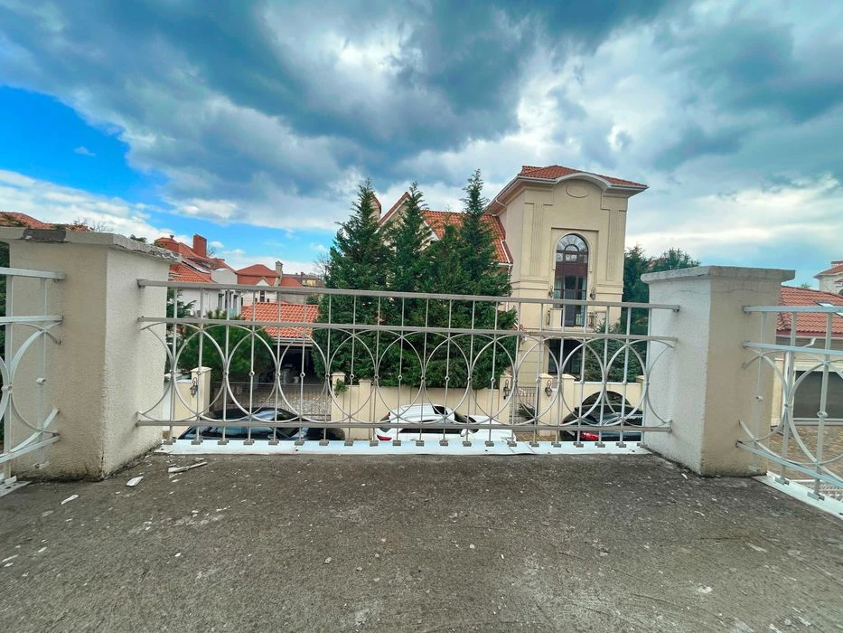 Продам дом в коттеджном городке "Оазис" на 10 станции Фонтан