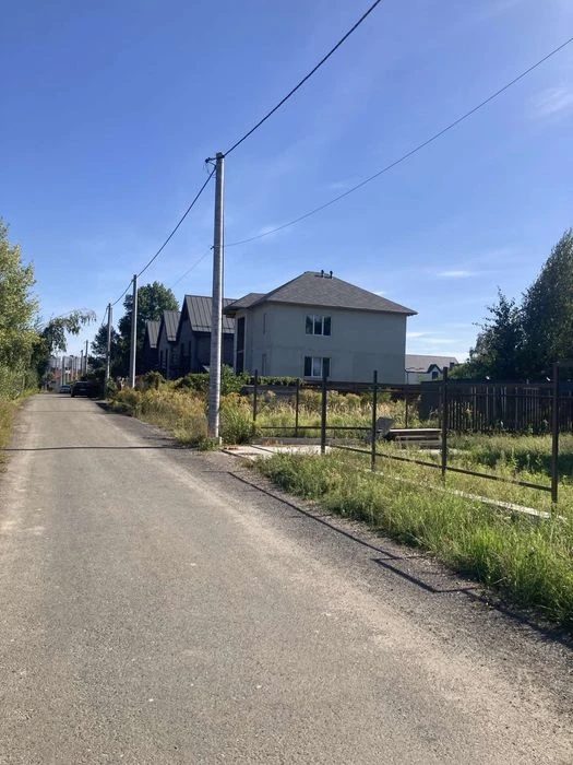 Капітальний будинок у Києві з надійним укриттям.