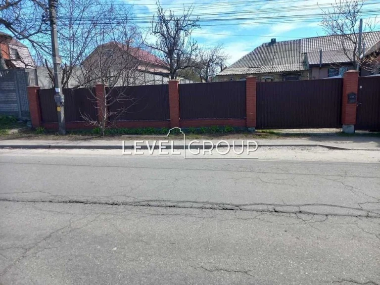 Продаж будинок з ділянкою 7 сот. під будівництво в Жулянах б