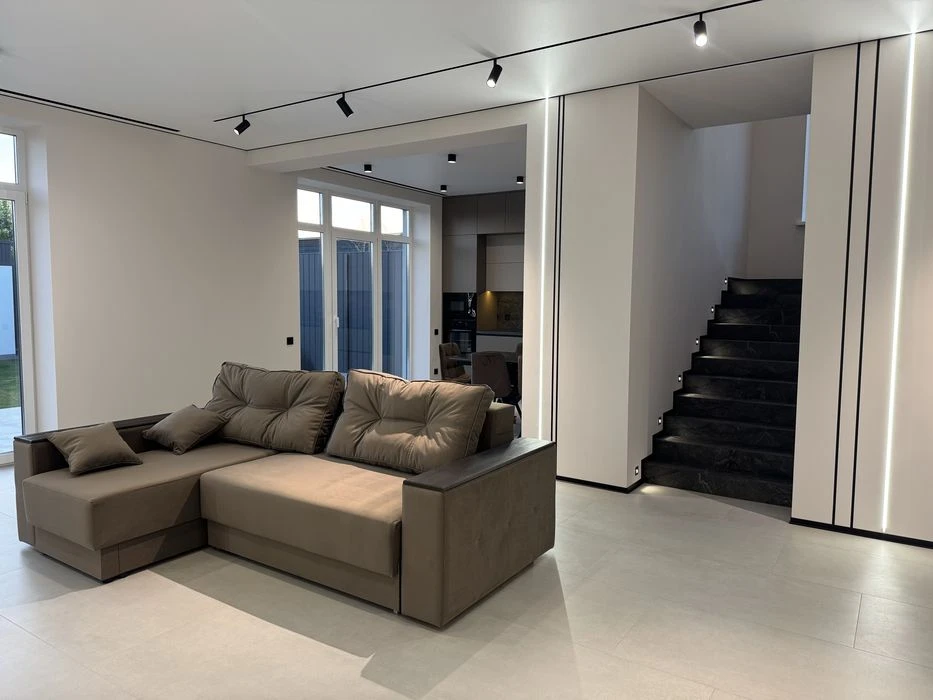 Будинок з ремонтом (без комісії) 145 м² та 6 соток з ремонто
