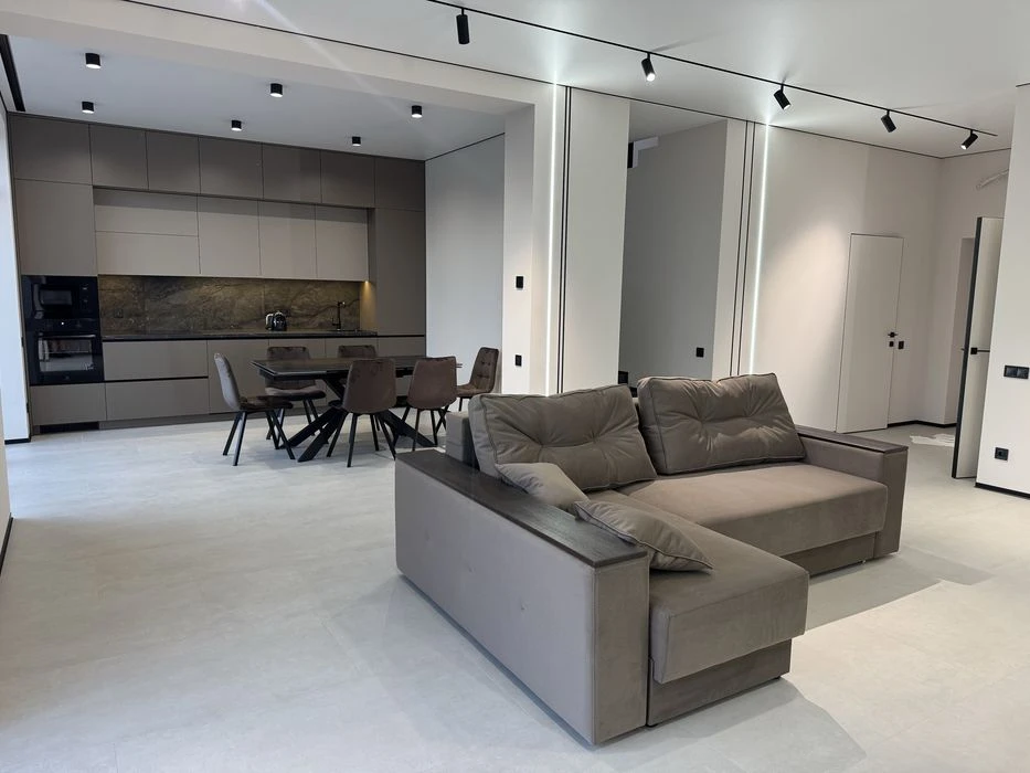 Будинок з ремонтом (без комісії) 145 м² та 6 соток з ремонто