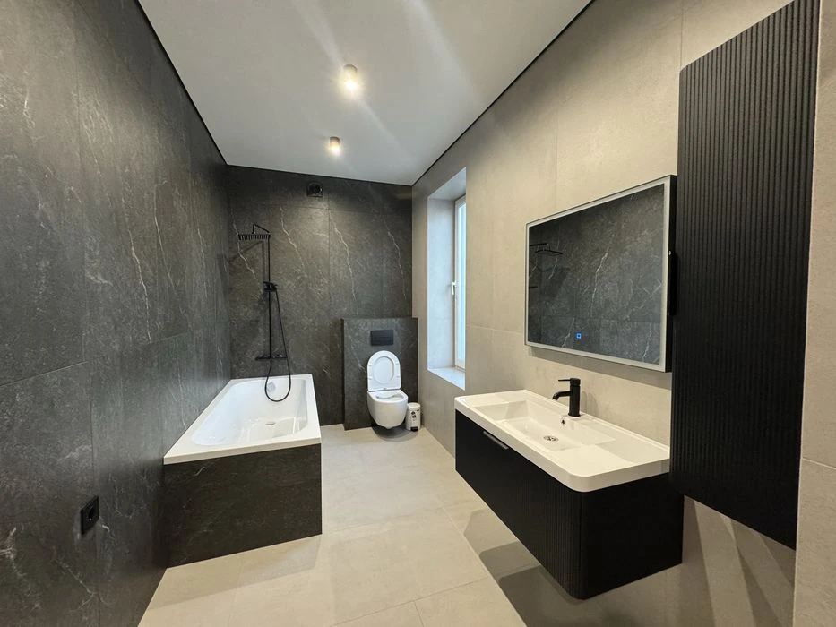 Будинок з ремонтом (без комісії) 145 м² та 6 соток з ремонто